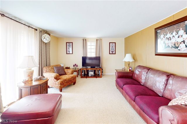 2711 Whitehaven Boulevard, Steubenville, OH 43952