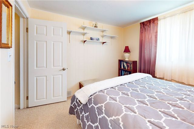 2711 Whitehaven Boulevard, Steubenville, OH 43952