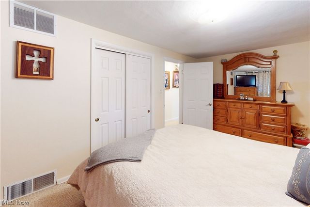 2711 Whitehaven Boulevard, Steubenville, OH 43952