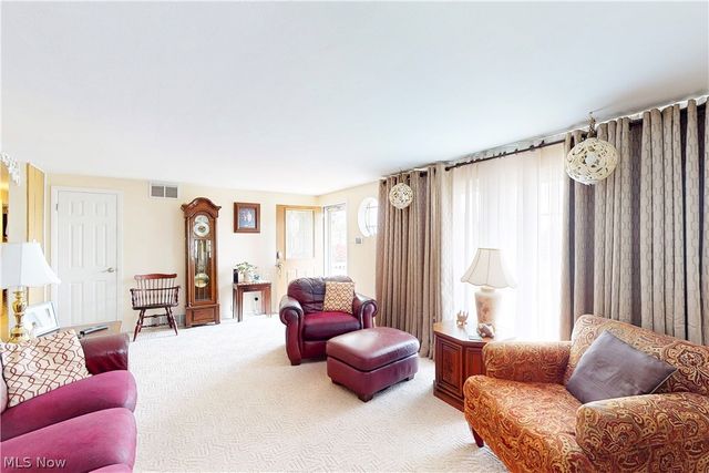 2711 Whitehaven Boulevard, Steubenville, OH 43952