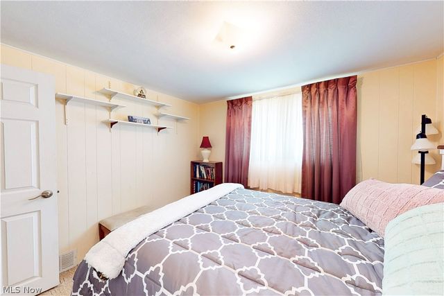 2711 Whitehaven Boulevard, Steubenville, OH 43952