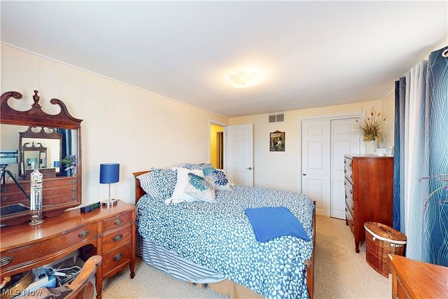 2711 Whitehaven Boulevard, Steubenville, OH 43952