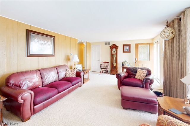 2711 Whitehaven Boulevard, Steubenville, OH 43952