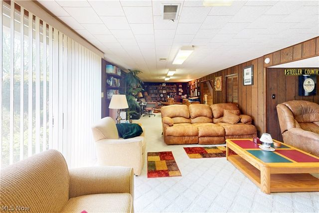 2711 Whitehaven Boulevard, Steubenville, OH 43952