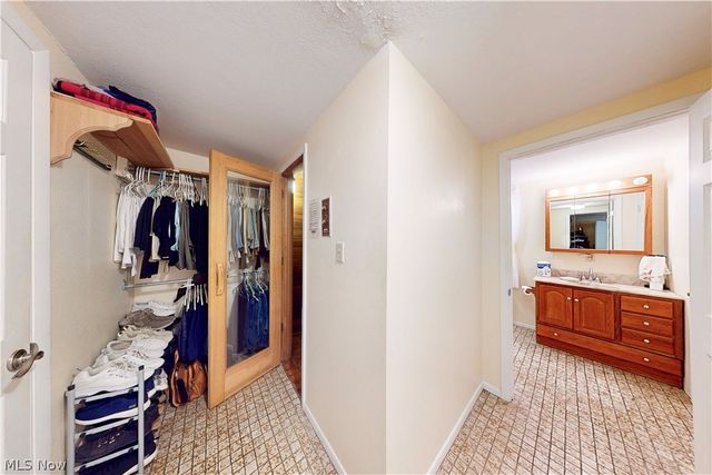 2711 Whitehaven Boulevard, Steubenville, OH 43952