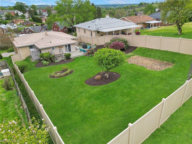 2711 Whitehaven Boulevard, Steubenville, OH 43952