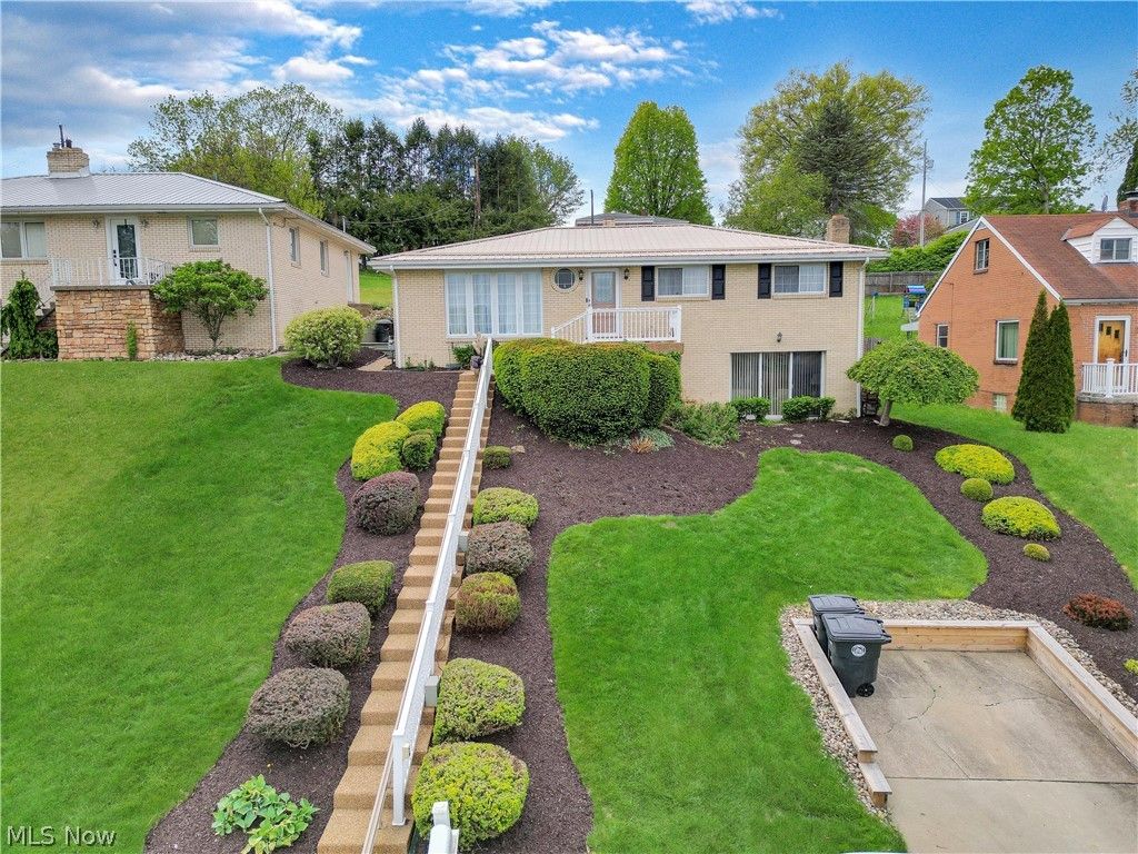 2711 Whitehaven Boulevard, Steubenville, OH 43952