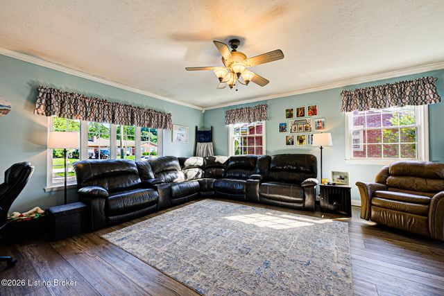3818 Gaywood Dr, Louisville, KY 40272