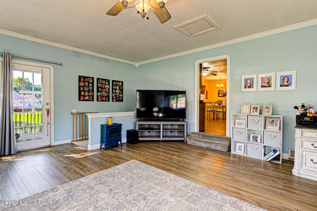 3818 Gaywood Dr, Louisville, KY 40272