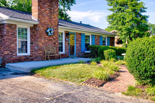 3818 Gaywood Dr, Louisville, KY 40272