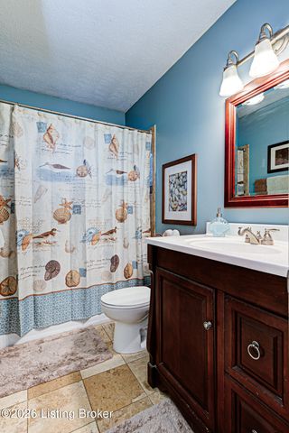 3818 Gaywood Dr, Louisville, KY 40272