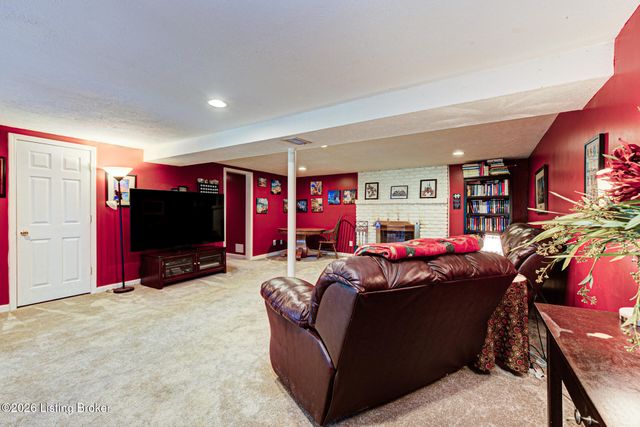 3818 Gaywood Dr, Louisville, KY 40272