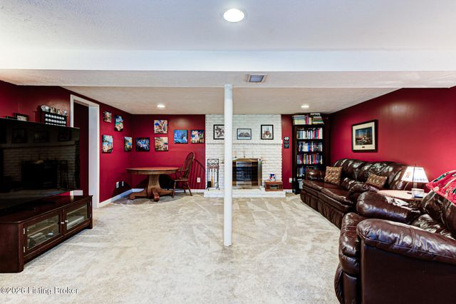 3818 Gaywood Dr, Louisville, KY 40272
