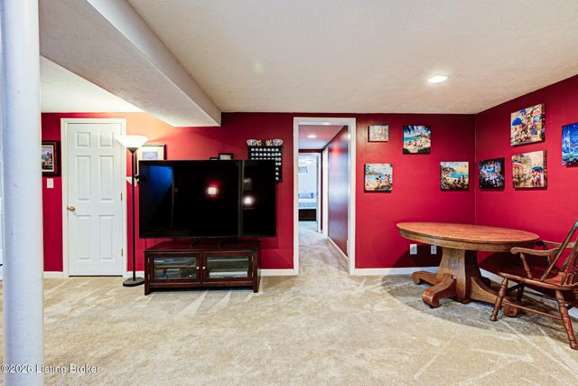 3818 Gaywood Dr, Louisville, KY 40272