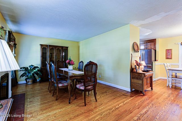 3818 Gaywood Dr, Louisville, KY 40272