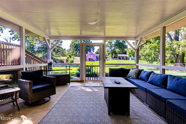3818 Gaywood Dr, Louisville, KY 40272