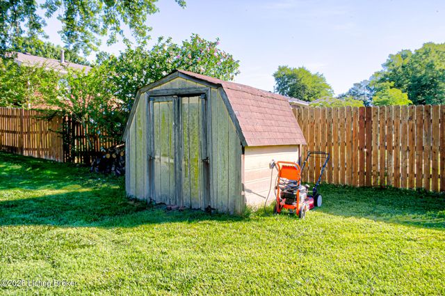 3818 Gaywood Dr, Louisville, KY 40272