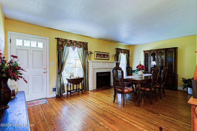 3818 Gaywood Dr, Louisville, KY 40272