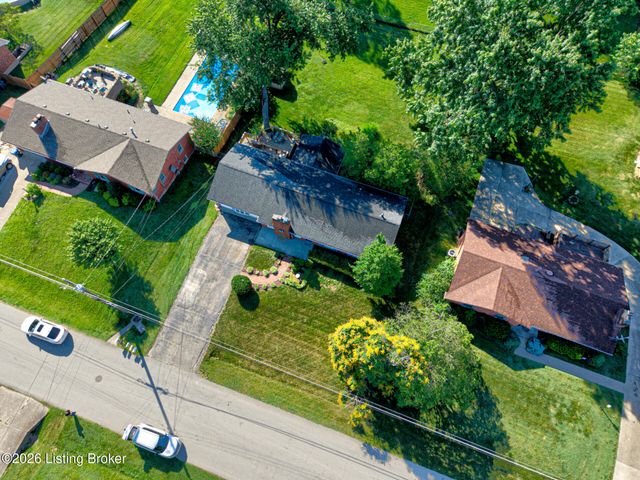 3818 Gaywood Dr, Louisville, KY 40272