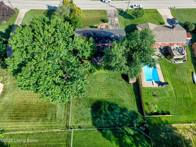 3818 Gaywood Dr, Louisville, KY 40272