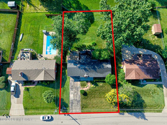 3818 Gaywood Dr, Louisville, KY 40272