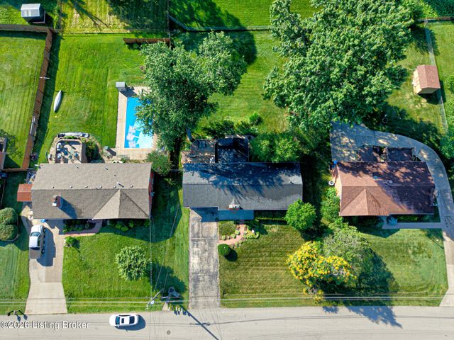 3818 Gaywood Dr, Louisville, KY 40272
