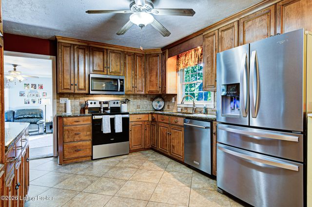 3818 Gaywood Dr, Louisville, KY 40272