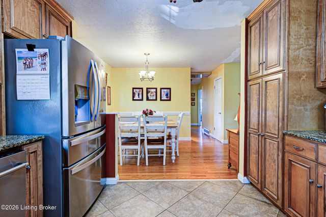 3818 Gaywood Dr, Louisville, KY 40272