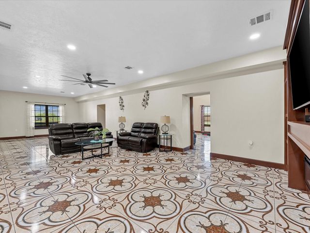 886 Zilss Road, La Grange, TX 78945