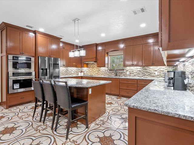 886 Zilss Road, La Grange, TX 78945