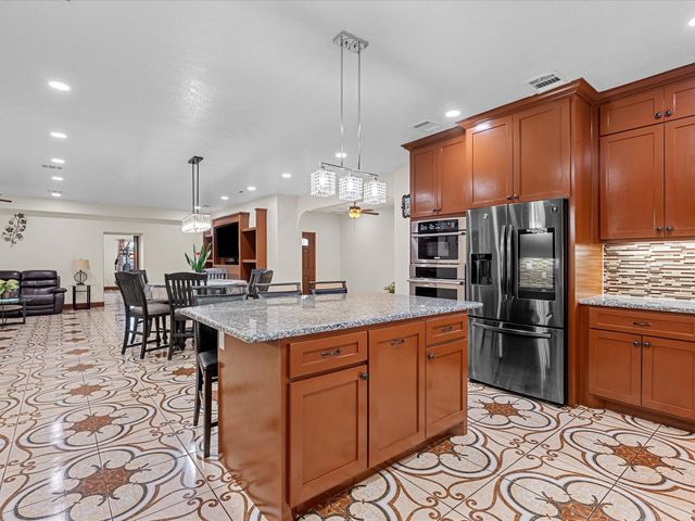 886 Zilss Road, La Grange, TX 78945