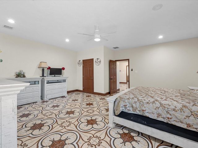 886 Zilss Road, La Grange, TX 78945