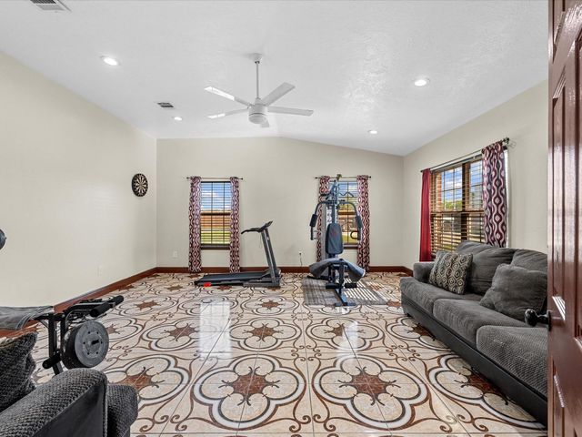 886 Zilss Road, La Grange, TX 78945