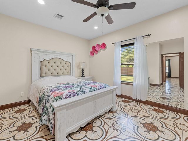 886 Zilss Road, La Grange, TX 78945