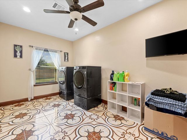 886 Zilss Road, La Grange, TX 78945