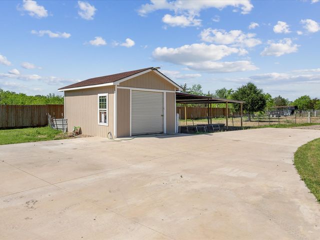 886 Zilss Road, La Grange, TX 78945