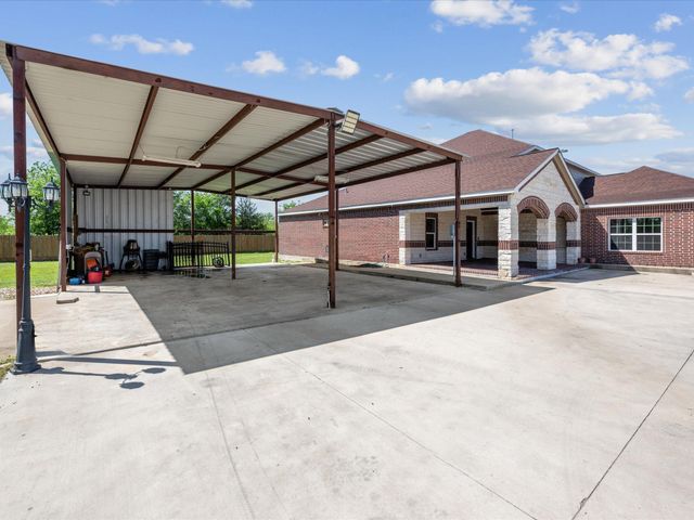 886 Zilss Road, La Grange, TX 78945