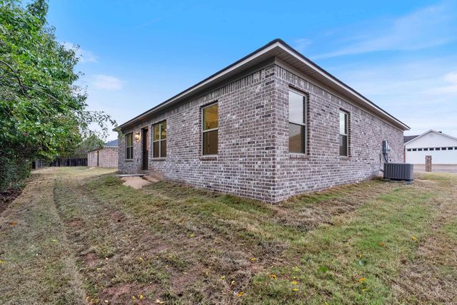305 Parkway Avenue, Morrilton, AR 72110
