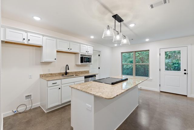 305 Parkway Avenue, Morrilton, AR 72110