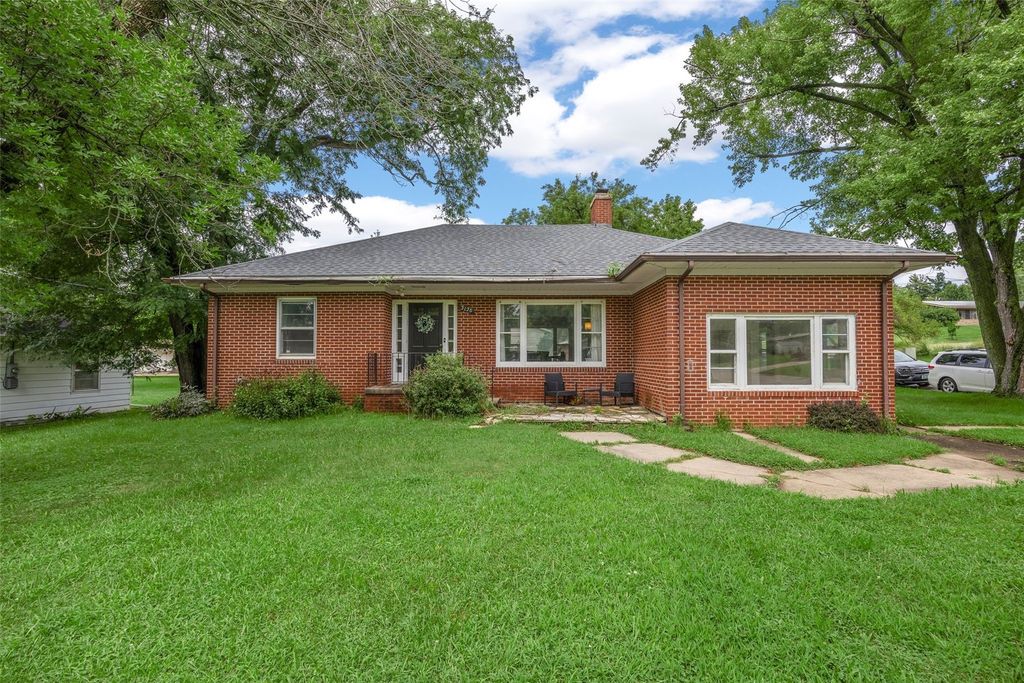 3120 Bever, Cedar Rapids, IA 52403