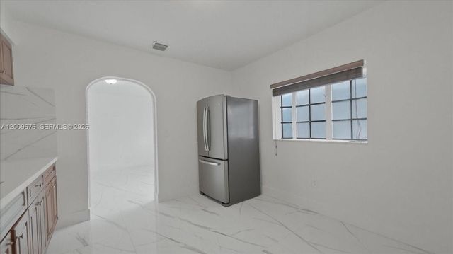 10200 NW 21st Ct, Miami, FL 33147