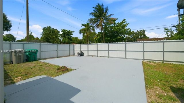 10200 NW 21st Ct, Miami, FL 33147