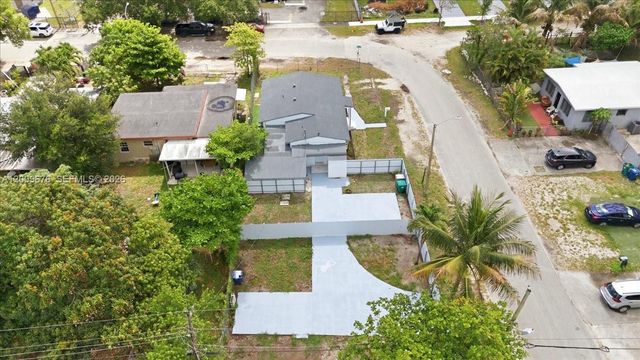 10200 NW 21st Ct, Miami, FL 33147