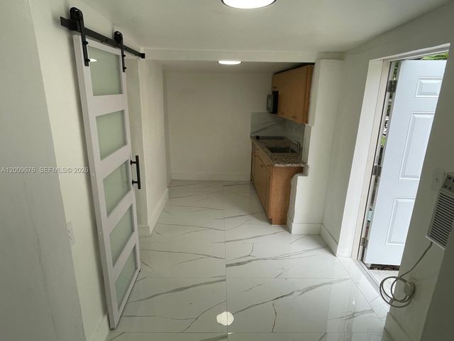 10200 NW 21st Ct, Miami, FL 33147