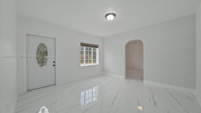 10200 NW 21st Ct, Miami, FL 33147