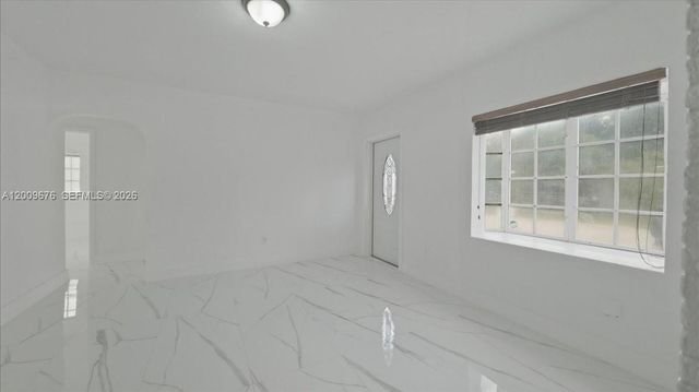 10200 NW 21st Ct, Miami, FL 33147