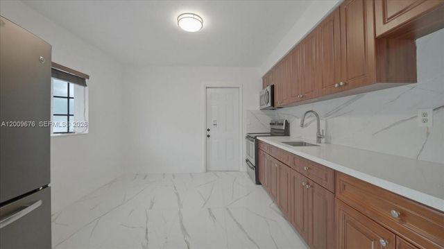 10200 NW 21st Ct, Miami, FL 33147