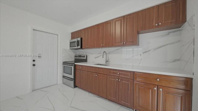 10200 NW 21st Ct, Miami, FL 33147