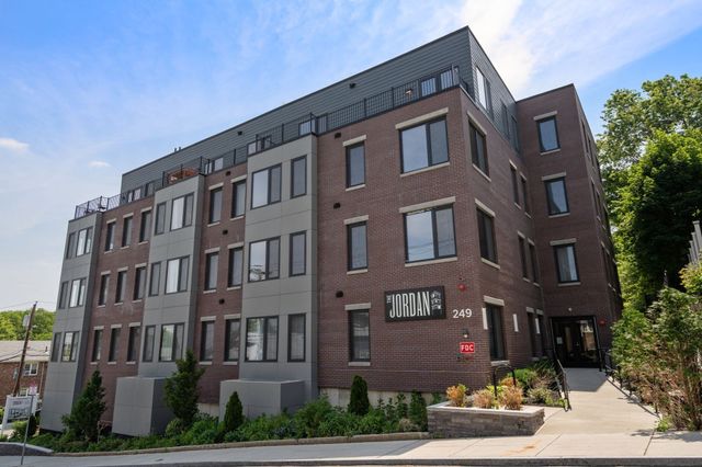 249 Corey Rd 304, Boston, MA 02135