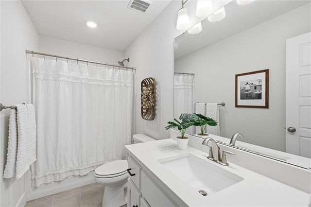 140 SE Riley Street, Lee's Summit, MO 64064